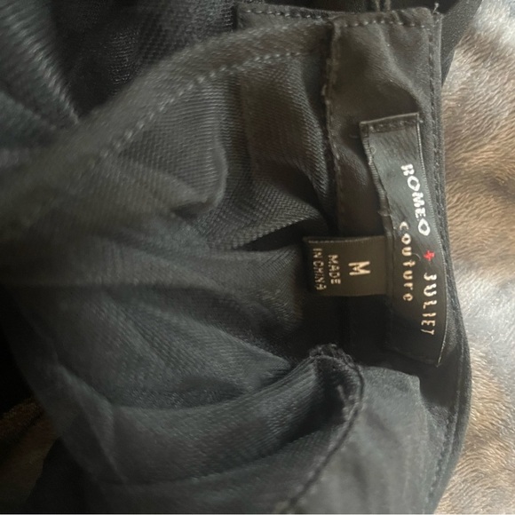 Women’s size medium, long sleeve, sheer and pleated blouse. - Picture 7 of 7